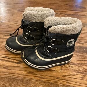 Sorel winter boots kids size 11 black waterproof insulated
